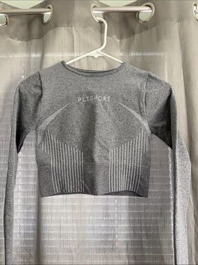 PrettyLittleThing Grey Seamless PLTSPORT Crop Top